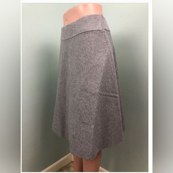 ANN TAYLOR GRAY SWEATER SKIRT SIZE MEDIUM - Picture 4 of 8